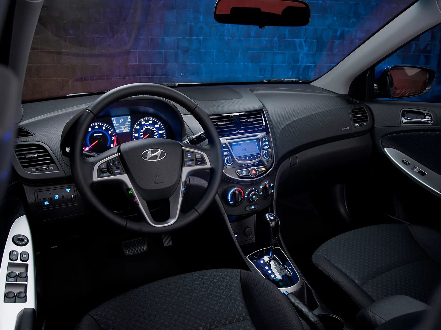 Hyundai_Accent_4_generation__Sedan__12.jpg