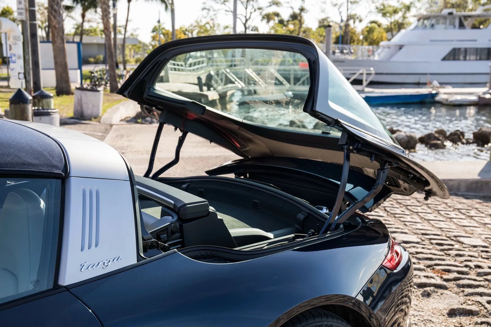 Porsche_911_7_generation_restyling__Targa__12.jpg