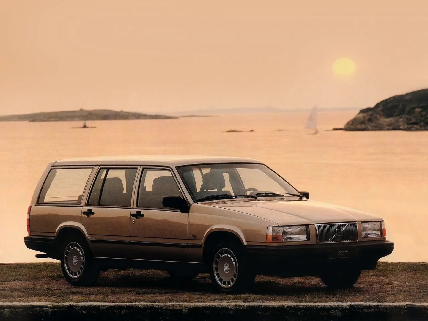Volvo_740_1_generation__Estate_5-door__3.jpg