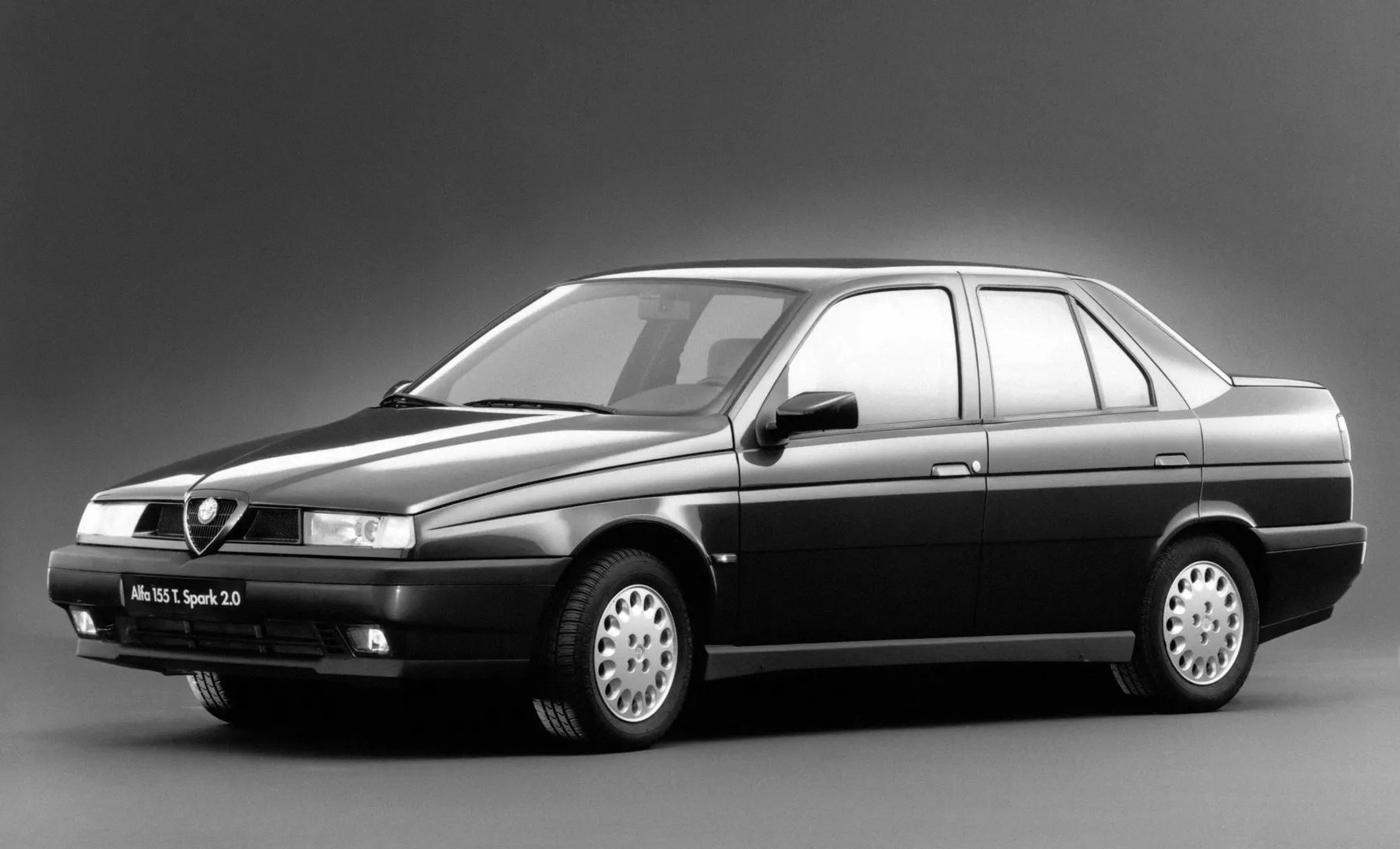 Alfa Romeo_155_1_generation__Sedan__3.jpg