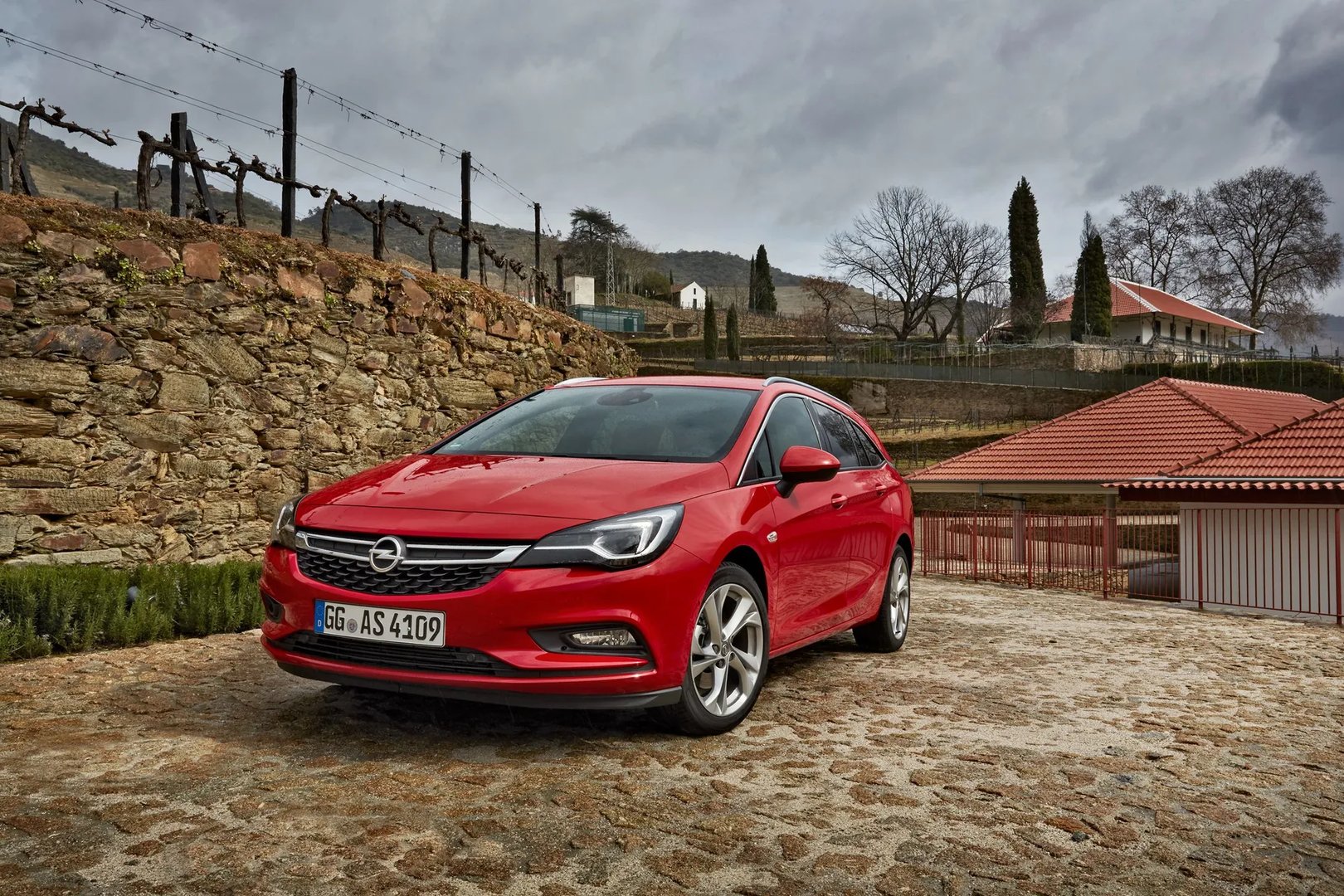 Opel_Astra_5_generation__Estate_5-door__4.jpg