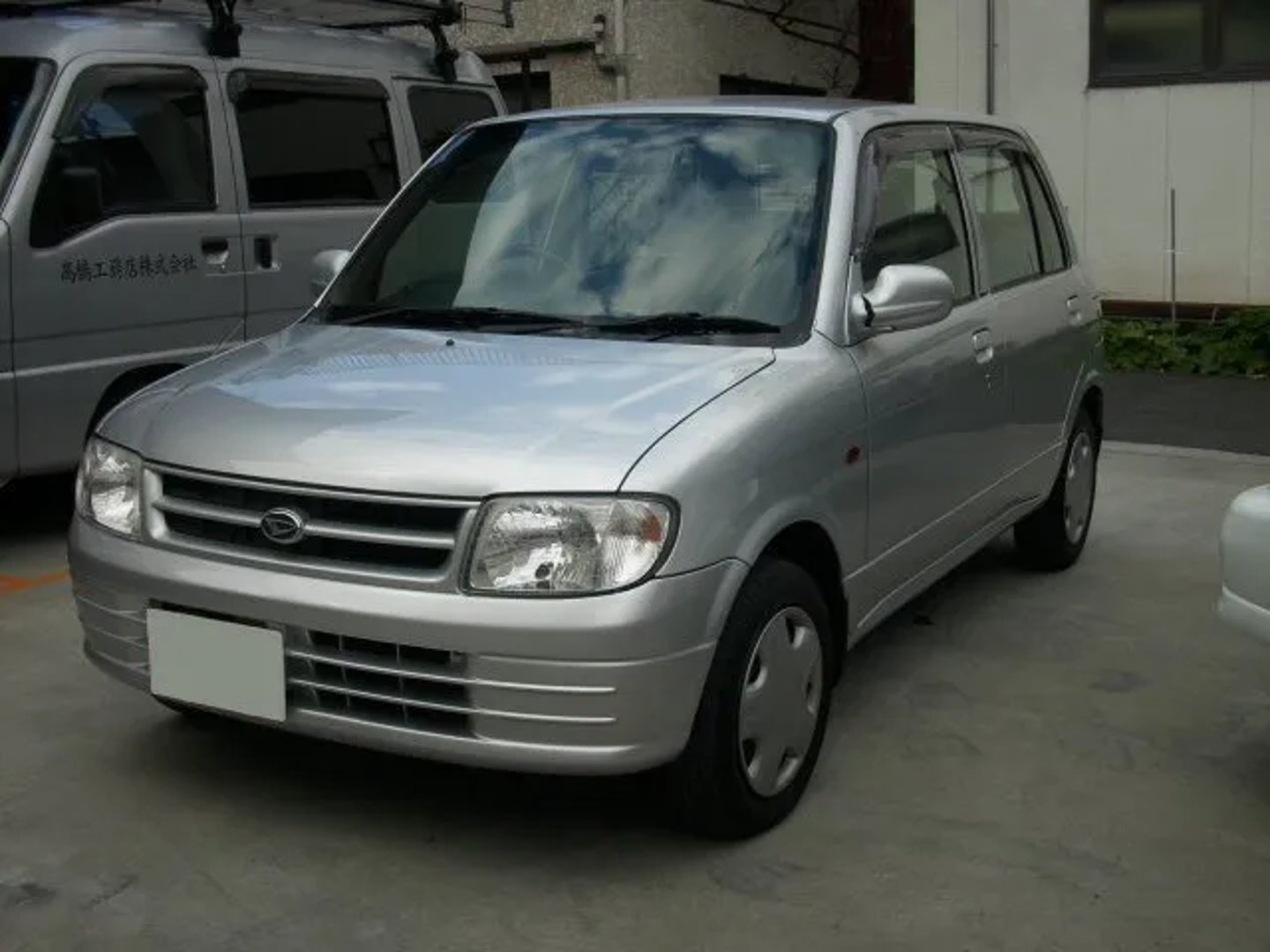 Daihatsu_Mira_5_generation__Mini_5-doors__1.jpg