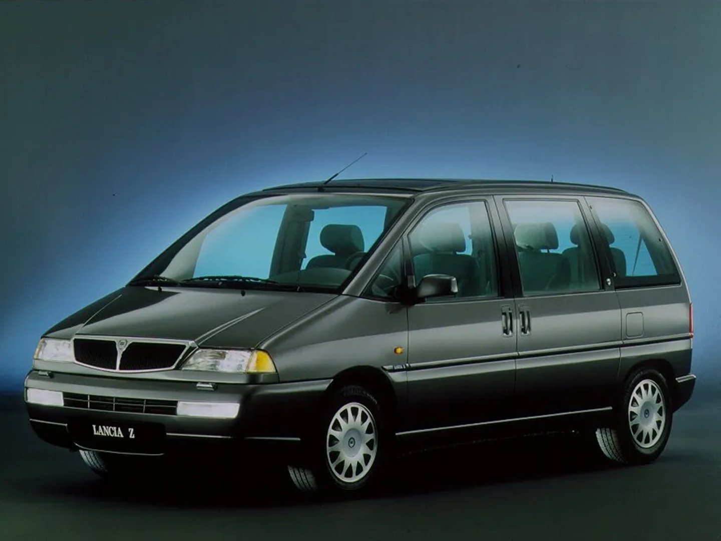 Lancia_Zeta_1_generation__Compact_Van__3.jpg