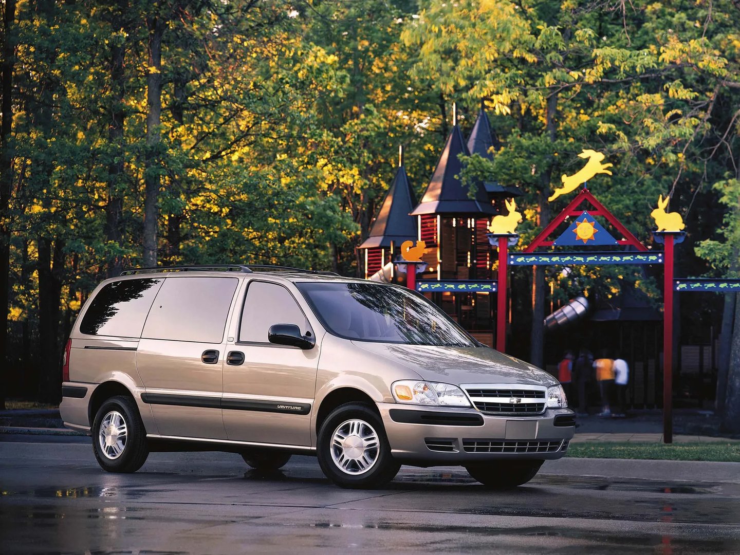 Chevrolet_Venture_1_generation__Compact_Van__9.jpg