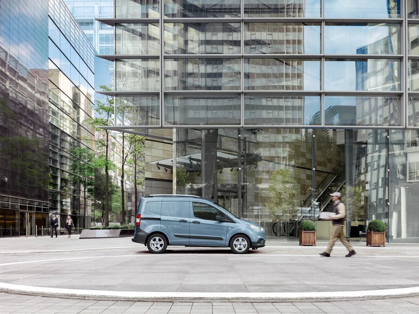 Ford_Transit_Courier_1_generation_restyling_1__Compact_Van__4.jpg