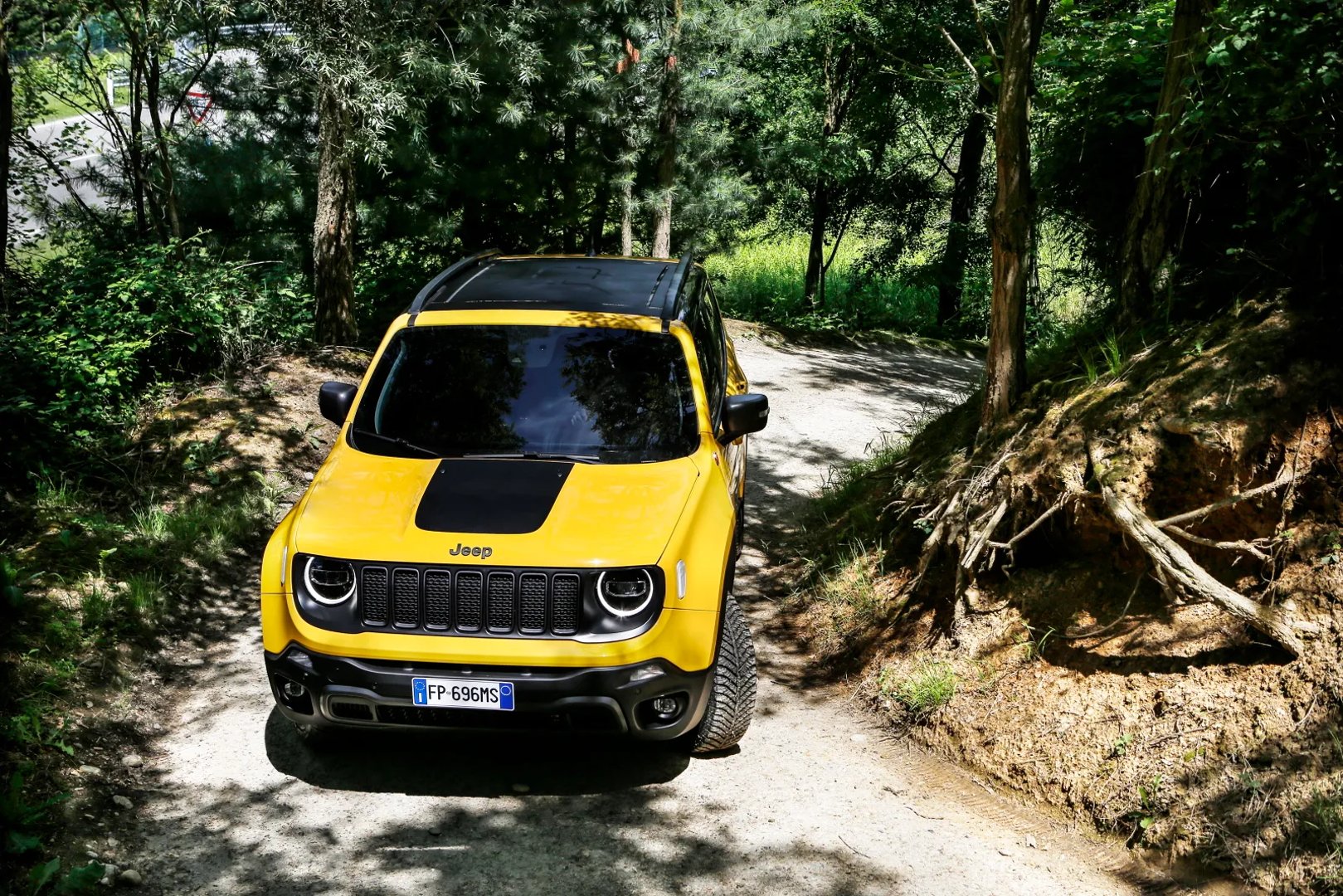 Jeep_Renegade_1_generation__SUV_5-doors__2.jpg