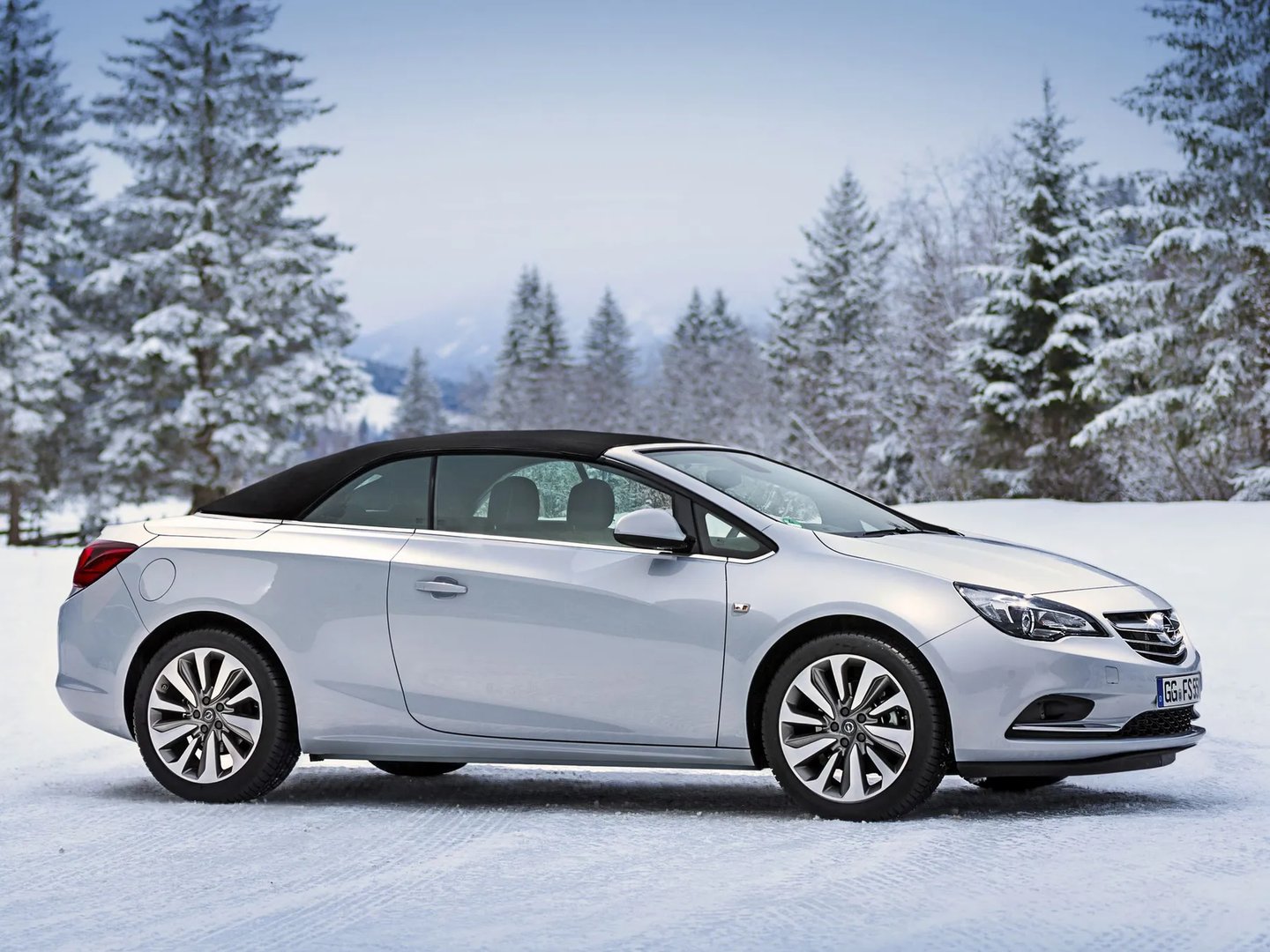 Opel_Cascada_1_generation__Cabrio__3.jpg