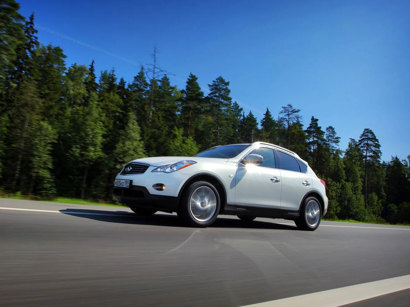 Infiniti_EX_1_generation__SUV_5-doors__6.jpg