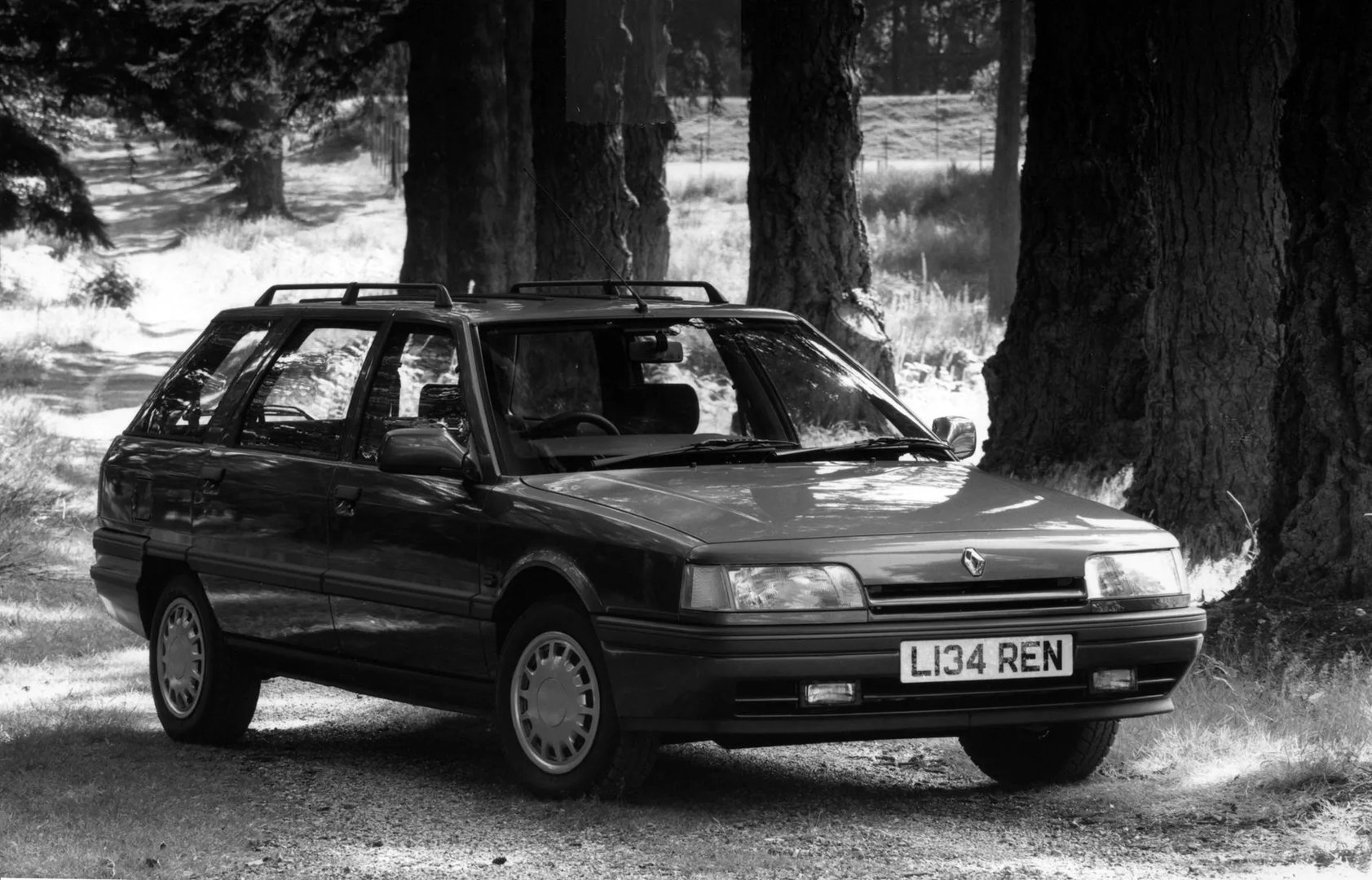 Renault_21_1_generation__Estate_5-door__2.jpg