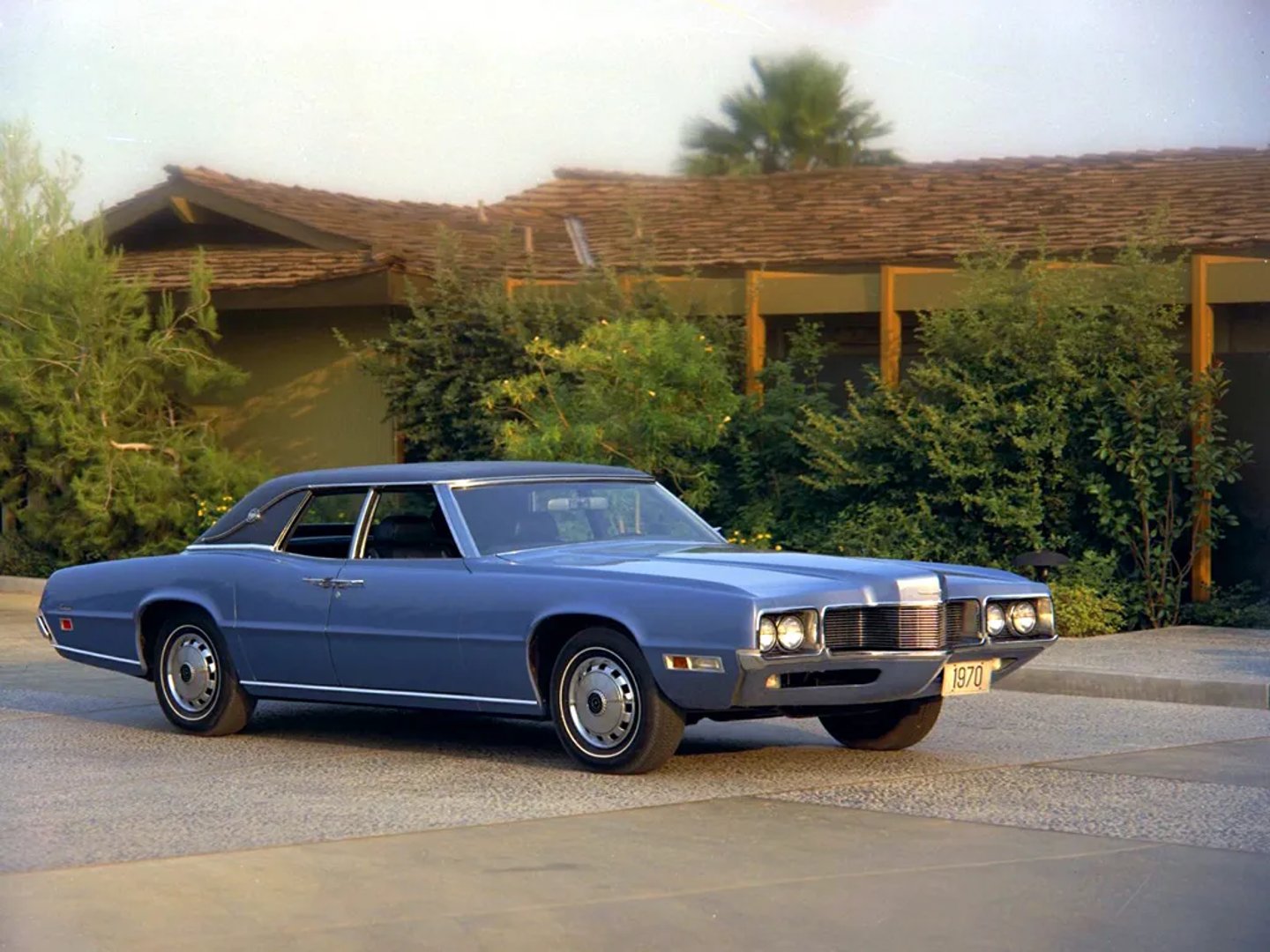 —  Sedan
