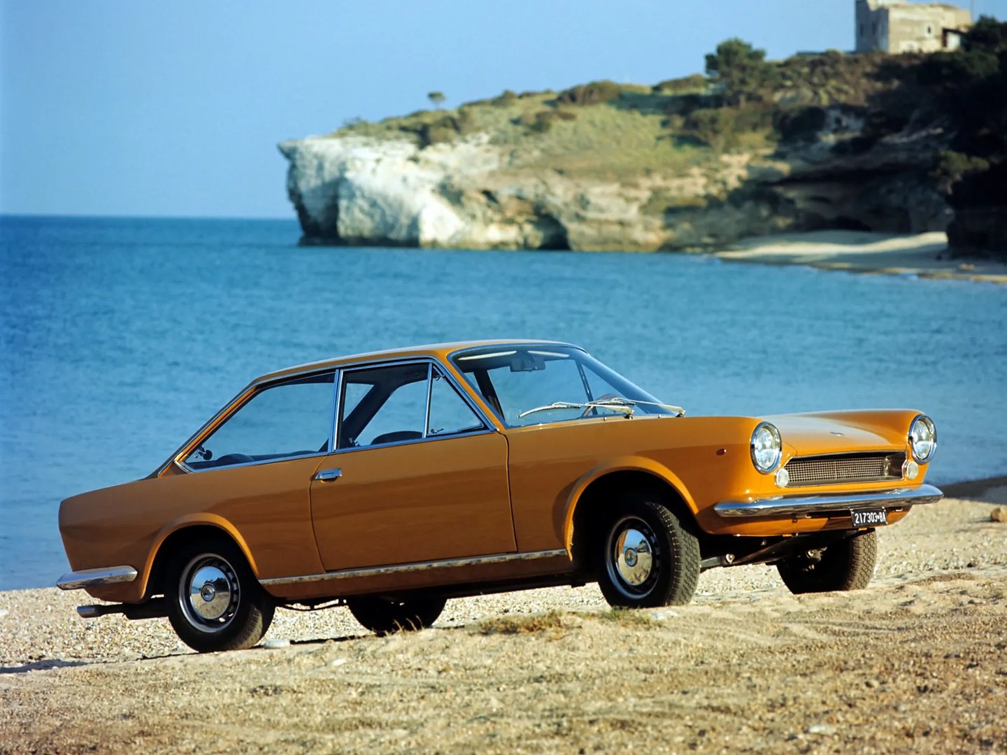 Fiat_124_1_generation__Coupe__3.jpg