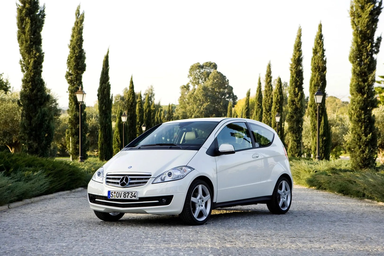 Mercedes_A-Class_2_generation_restyling__Mini_3-doors__8.jpg