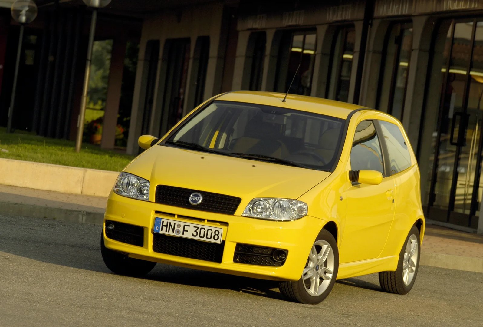 Fiat_Punto_2_generation_restyling__Mini_3-doors__1.jpg