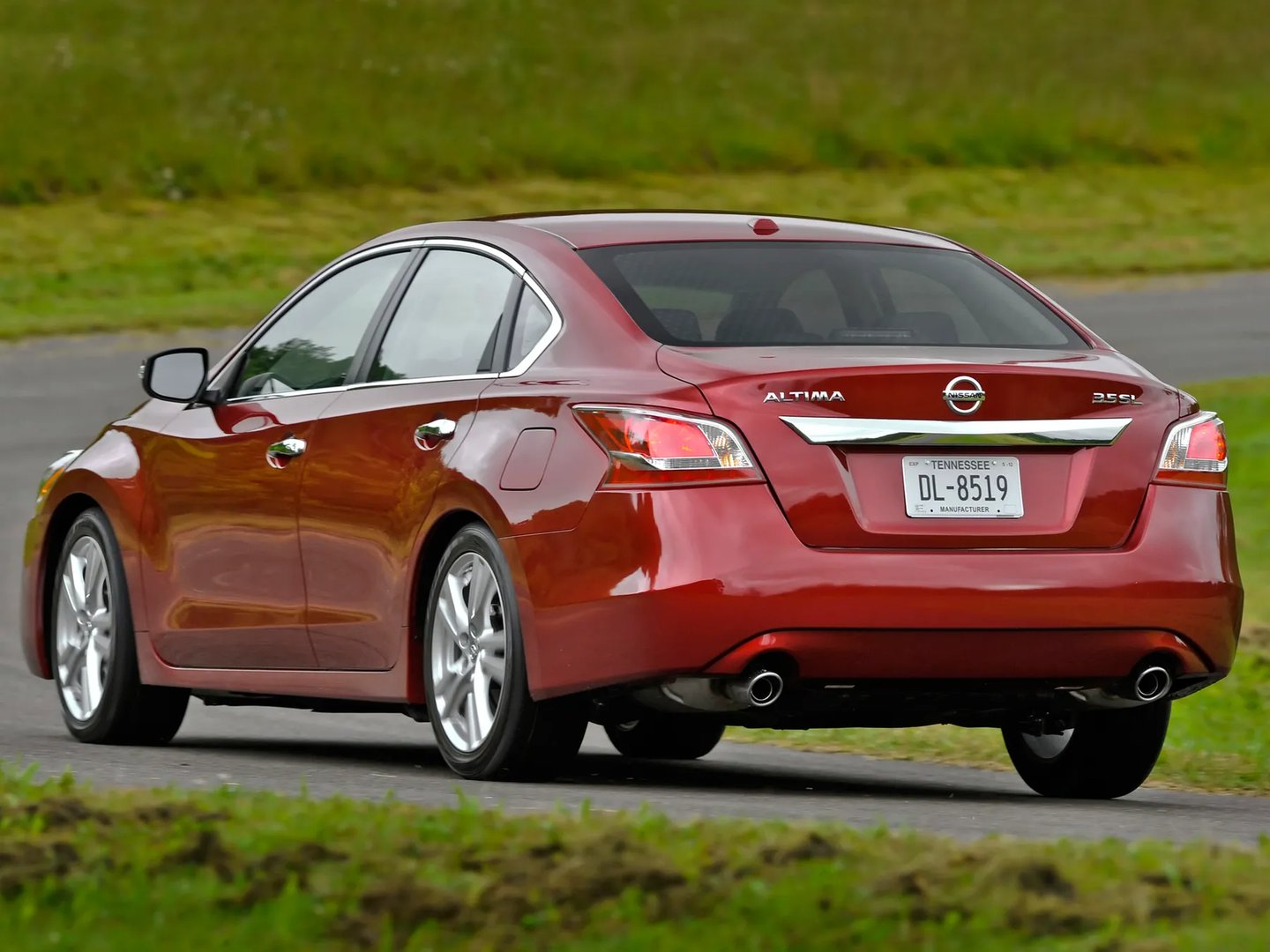 Nissan_Altima_5_generation__Sedan__6.jpg