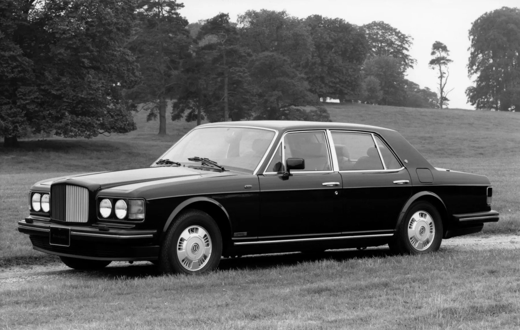 Bentley_Brooklands_1_generation__Sedan__5.jpg