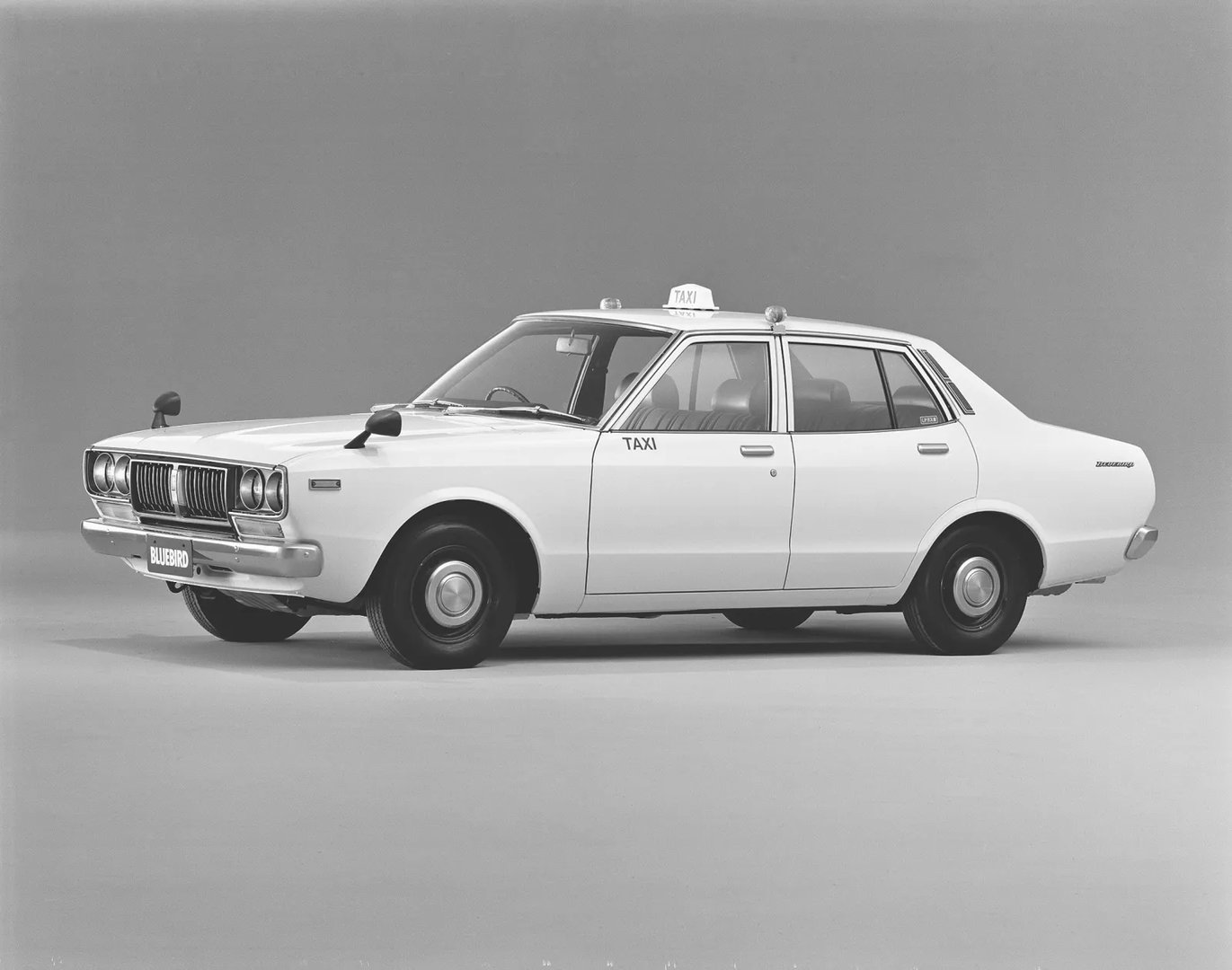 Nissan_Bluebird_5_generation__Sedan__1.jpg