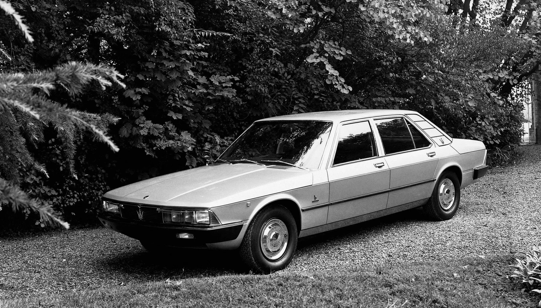 Maserati_Quattroporte_2_generation__Sedan__3.jpg