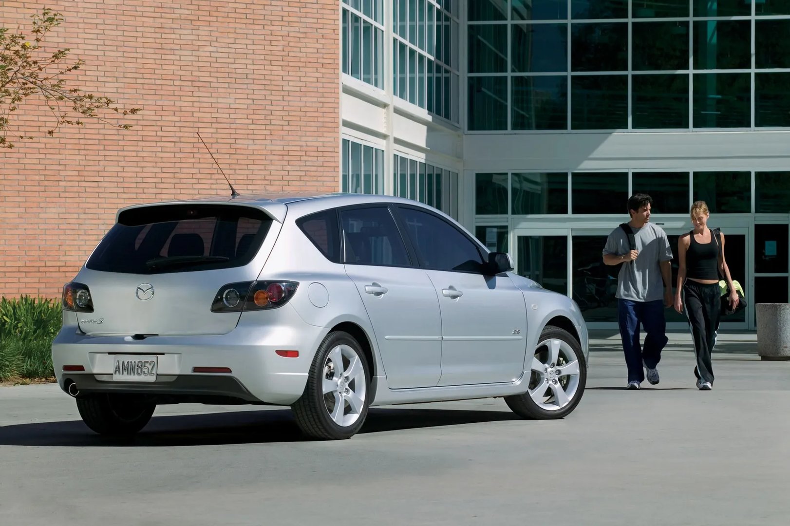 Mazda_3_1_generation__Hatchback_5-door__13.jpg