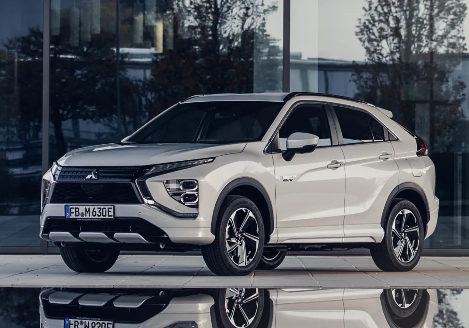 1 generation, restyling 