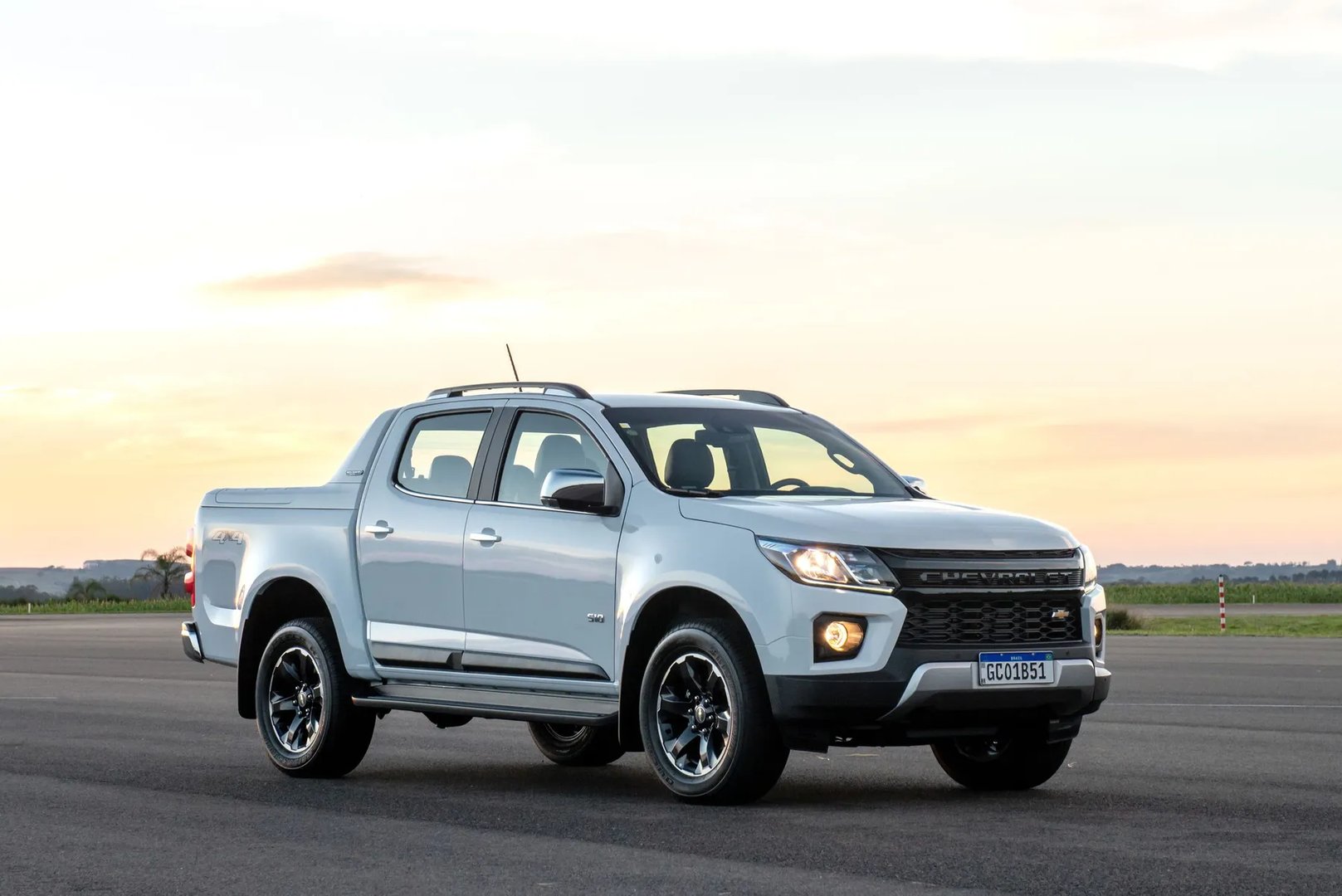 Chevrolet_S-10_Pickup_3_generation_restyling_2__Pickup_double-cab__1.jpg