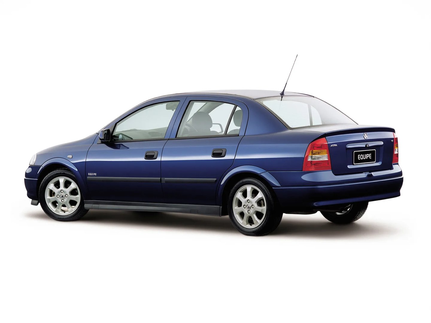 Holden_Astra_4_generation__Sedan__2.jpg