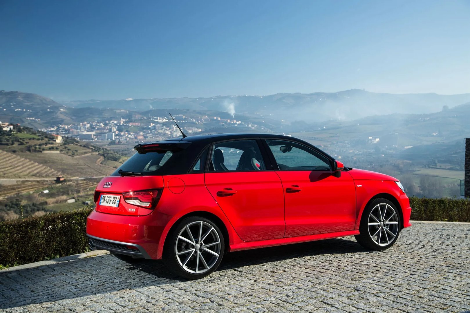 Audi_A1_1_generation_restyling__Mini_5-doors__7.jpg