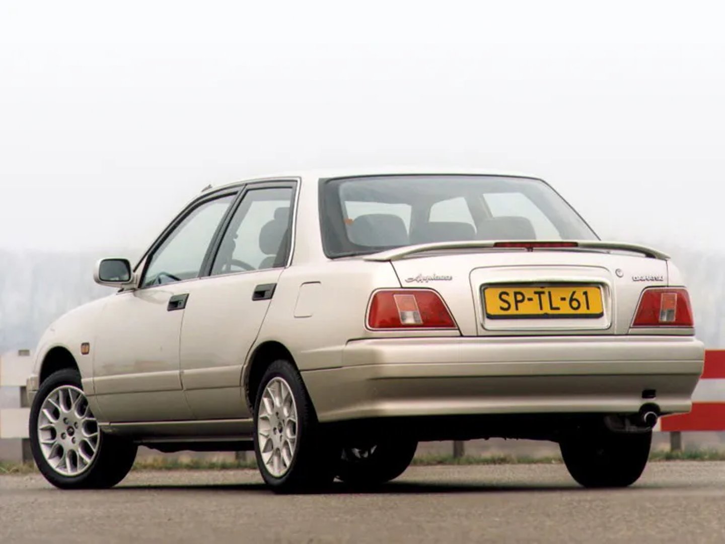 Daihatsu_Applause_1_generation_restyling__Liftback__1.jpg