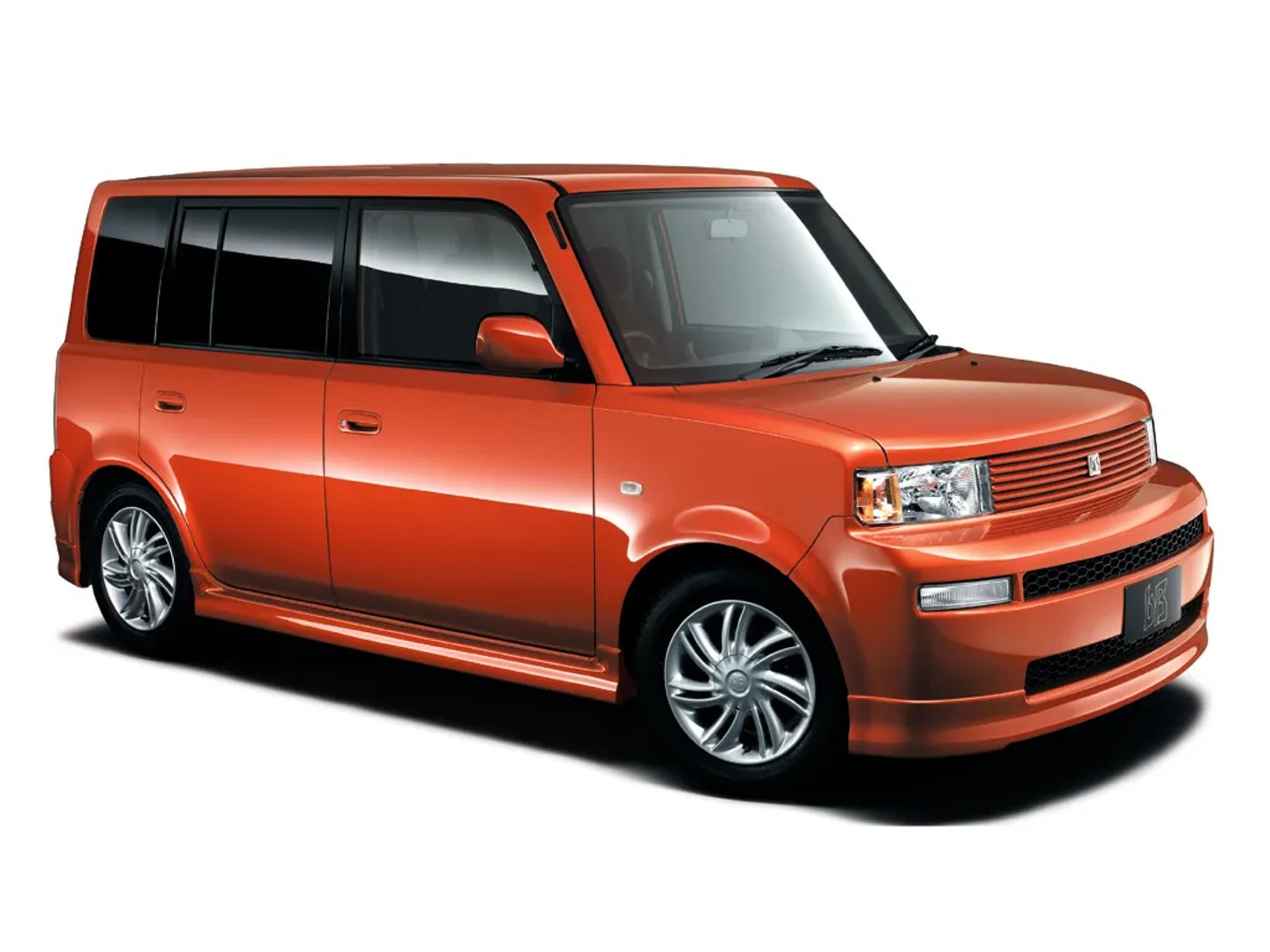 Toyota_bB_1_generation_restyling__Compact_Van__2.jpg