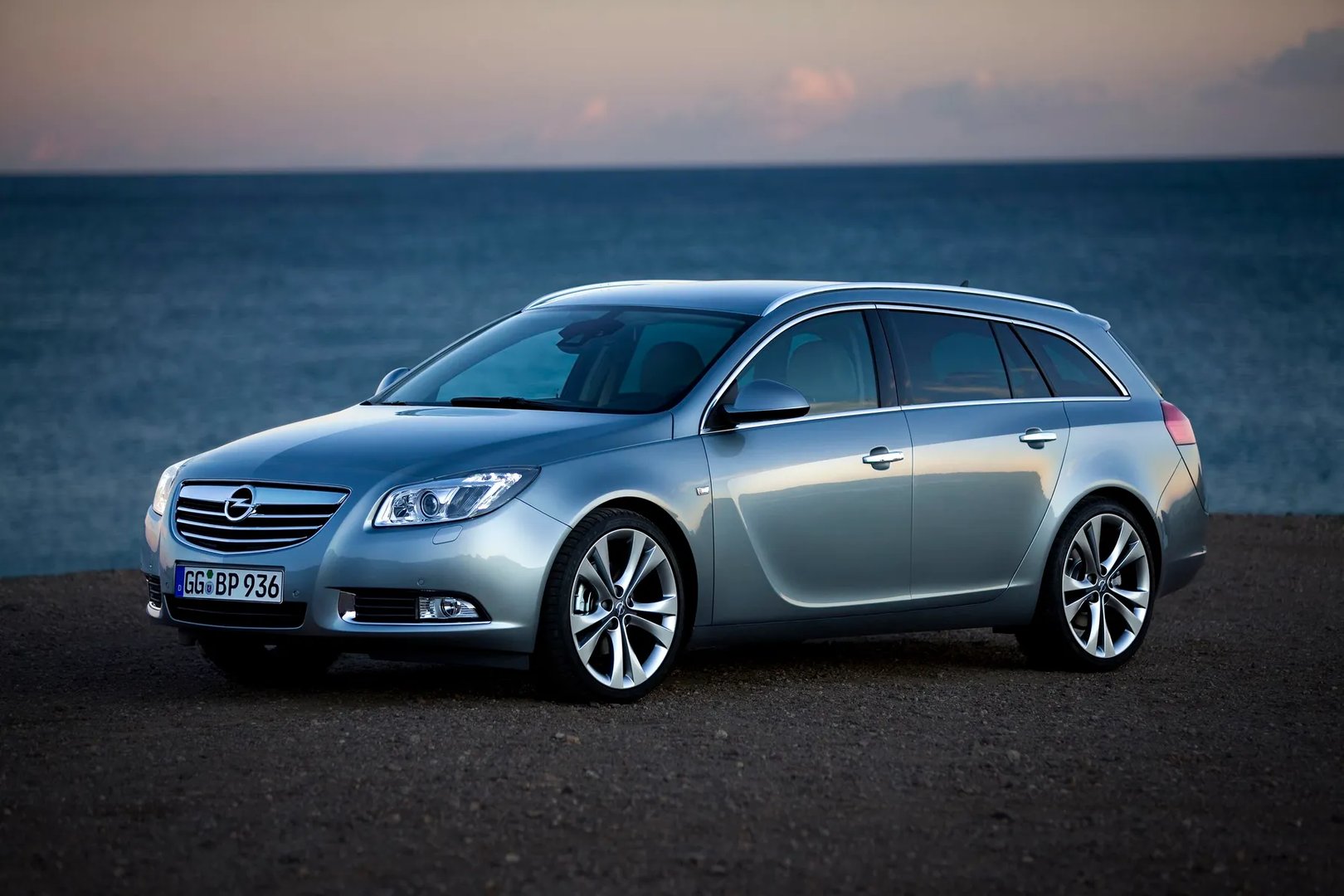 Opel_Insignia_1_generation__Estate_5-door__1.jpg