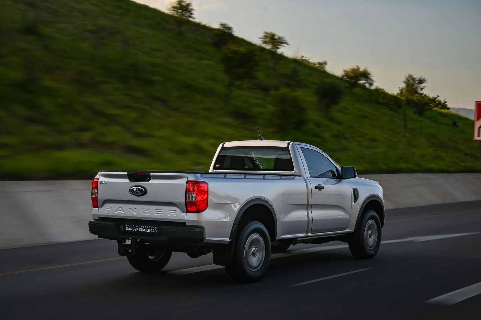 Ford_Ranger_4_generation__Pickup_single-cab__1.jpg