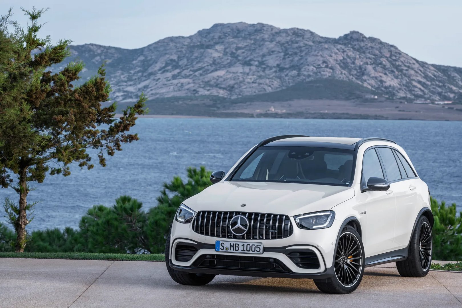 Mercedes_GLC_AMG_1_generation_restyling__SUV_5-doors__5.jpg