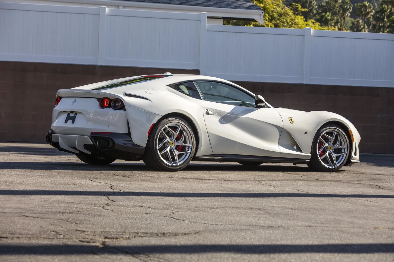 Ferrari_812_1_generation__Coupe__1.jpg