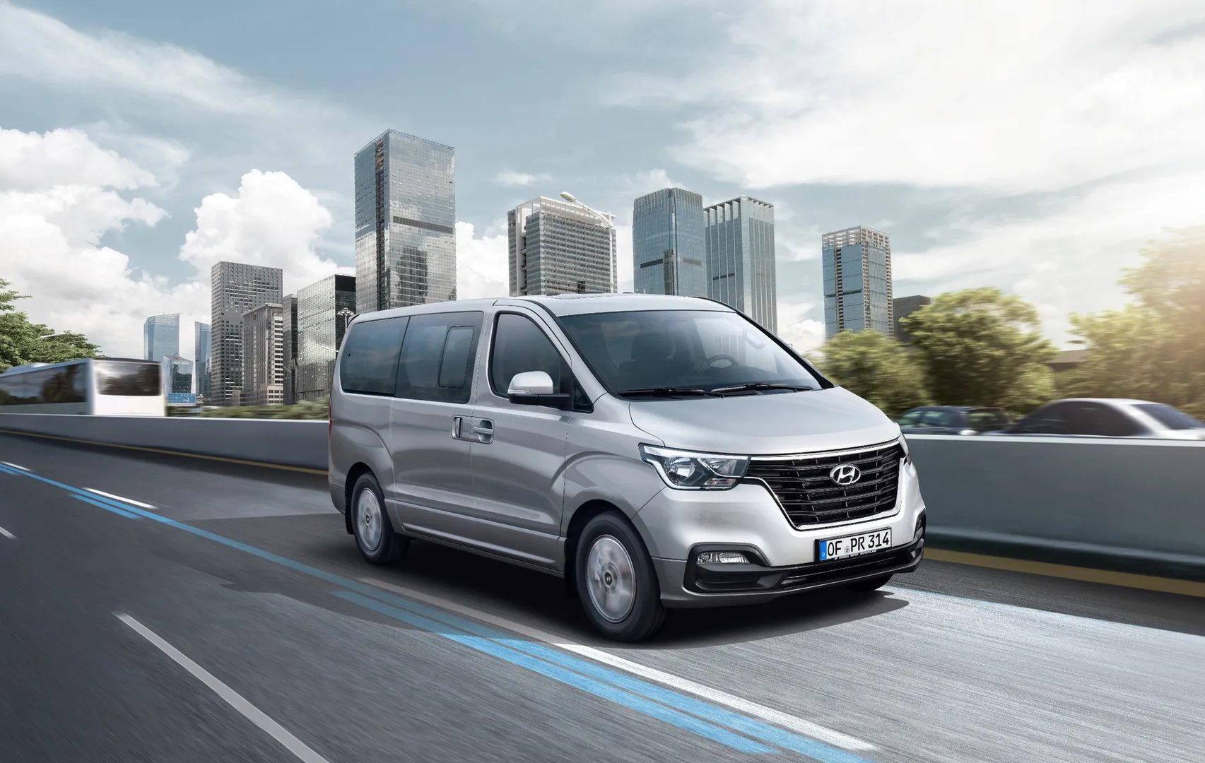 Hyundai_i800_2_generation_restyling_3__Minivan__5.jpg
