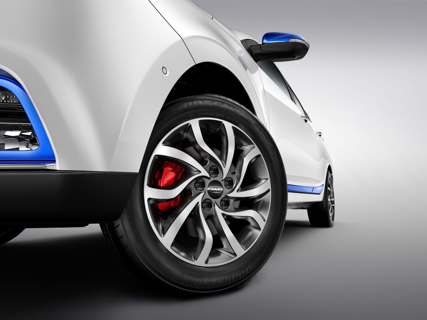 jac_iEV7S_1_generation__SUV_5-doors__14.jpg