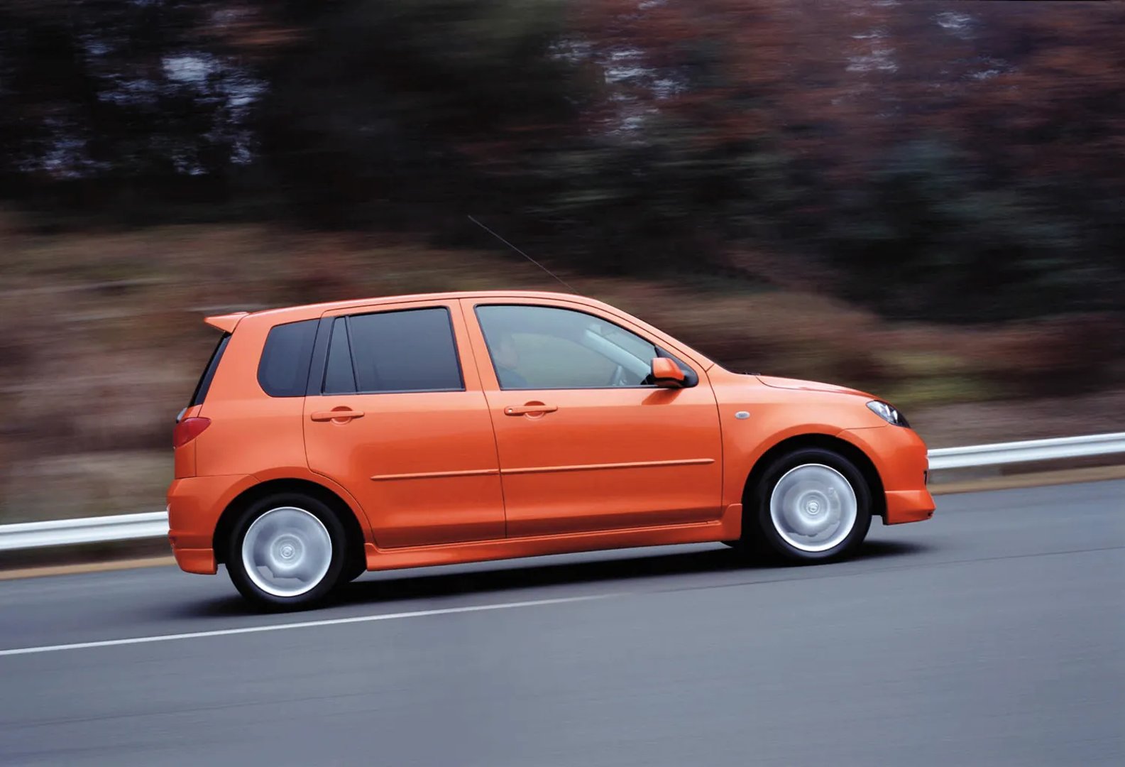 Mazda_Demio_2_generation__Mini_5-doors__10.jpg