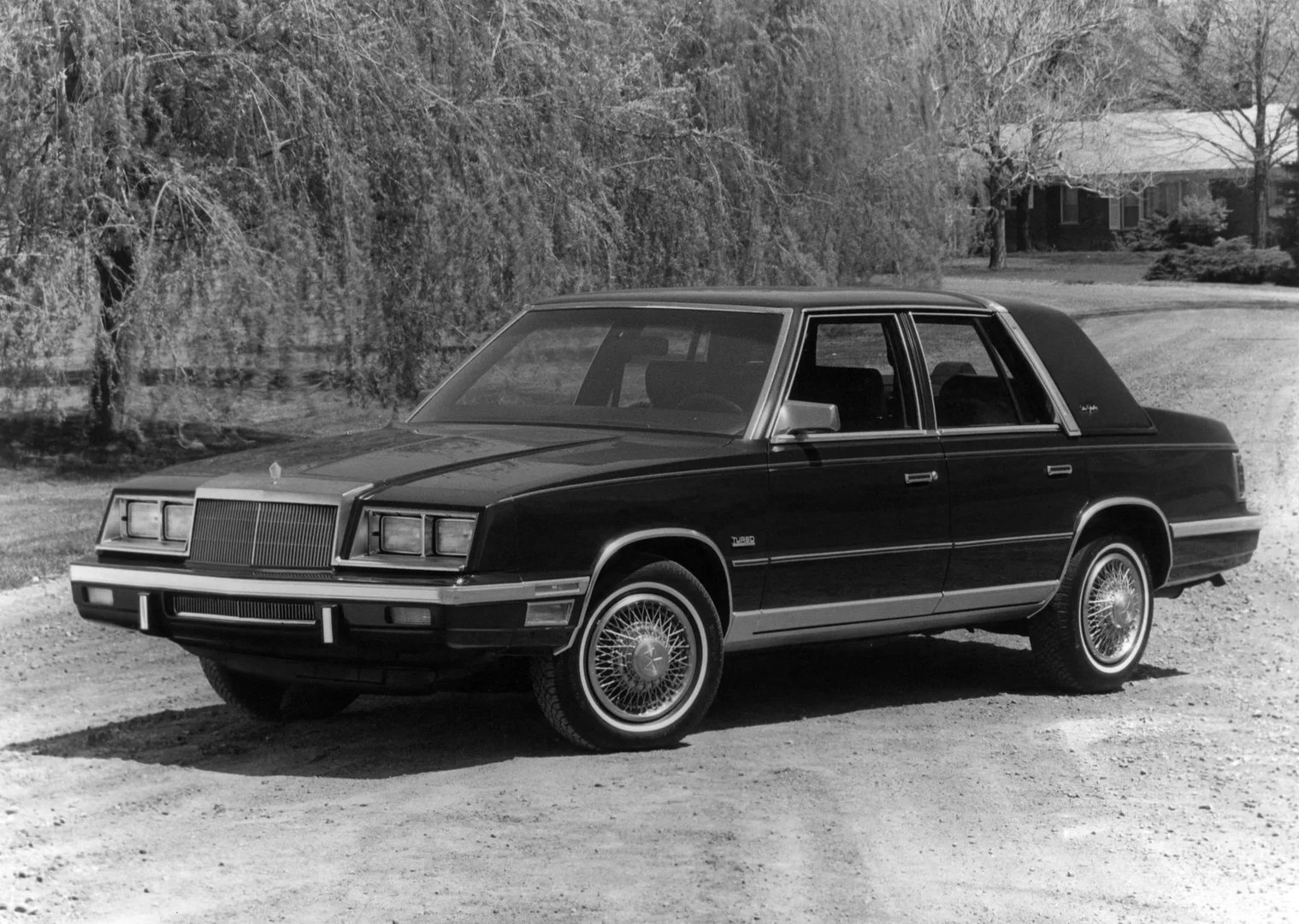Chrysler_New_Yorker_12_generation__Sedan__4.jpg