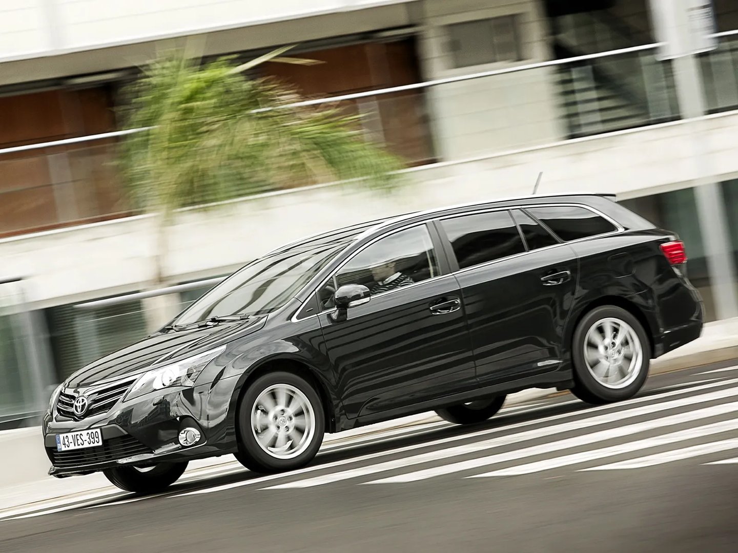 Toyota_Avensis_3_generation_restyling__Estate_5-door__6.jpg