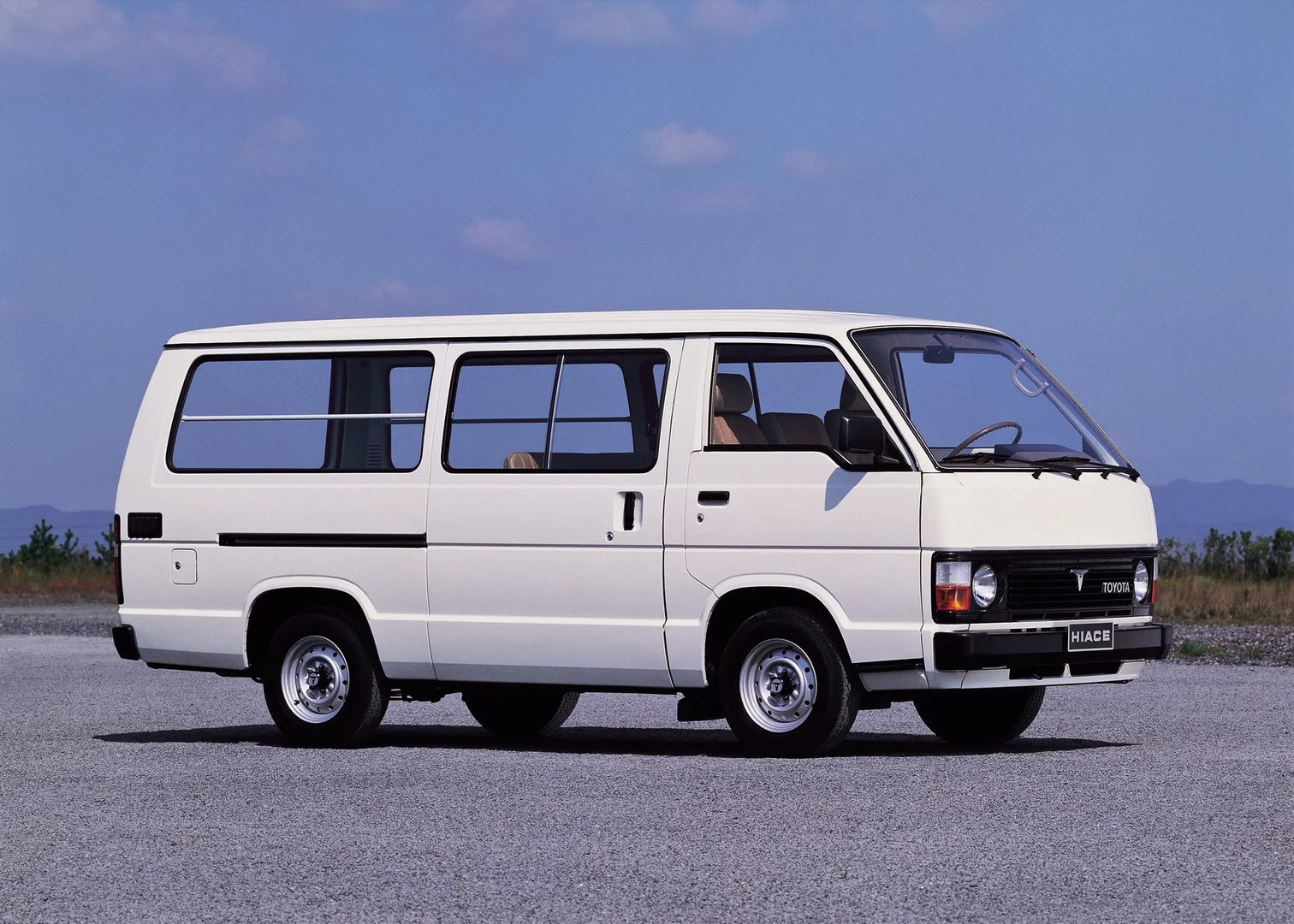 Toyota_HiAce_1_generation__Minivan__2.jpg