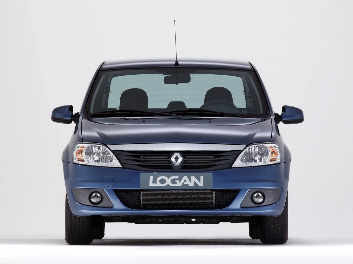 Renault_Logan_1_generation_restyling__Sedan__6.jpg