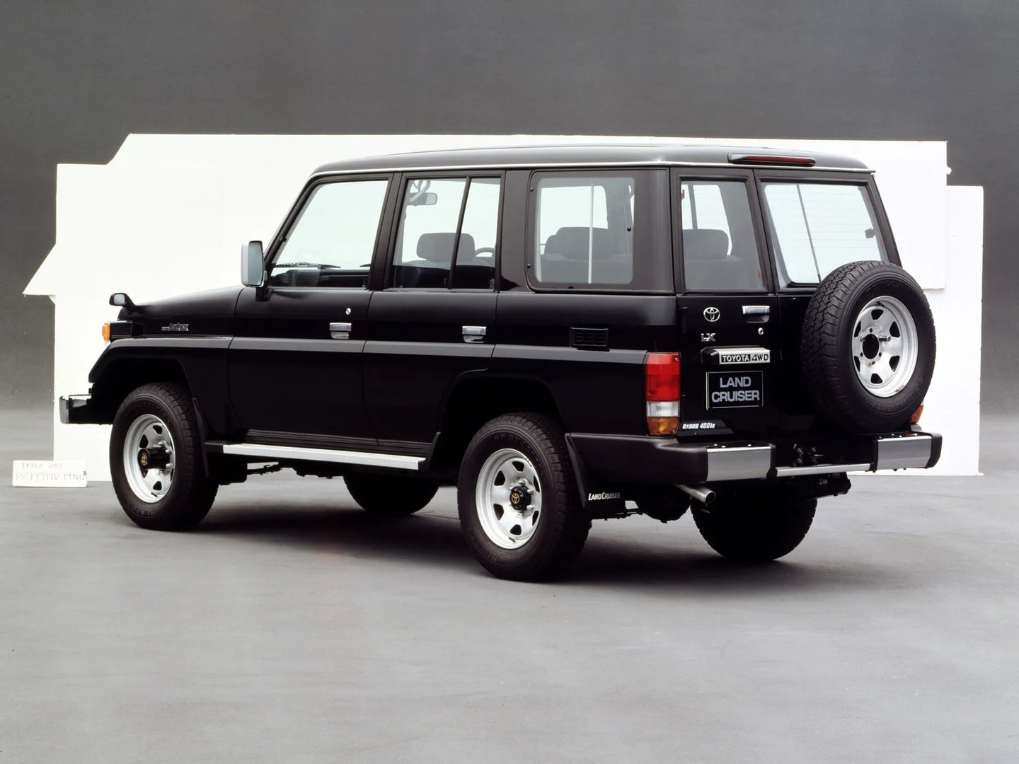 Toyota_LC_8_generation__SUV_5-doors__1.jpg