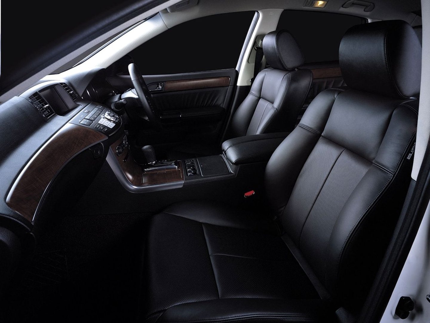 mitsuoka_Galue_2_generation__Sedan__2.jpg