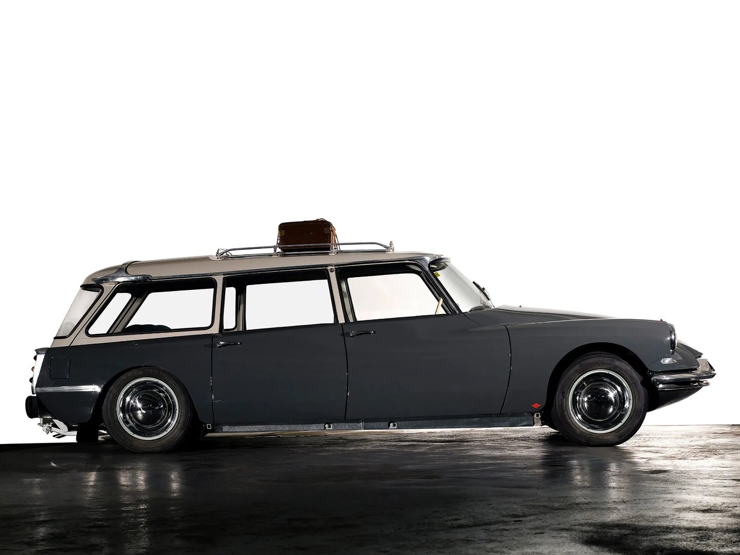 Citroen_DS_1_generation__Estate_5-door__2.jpg
