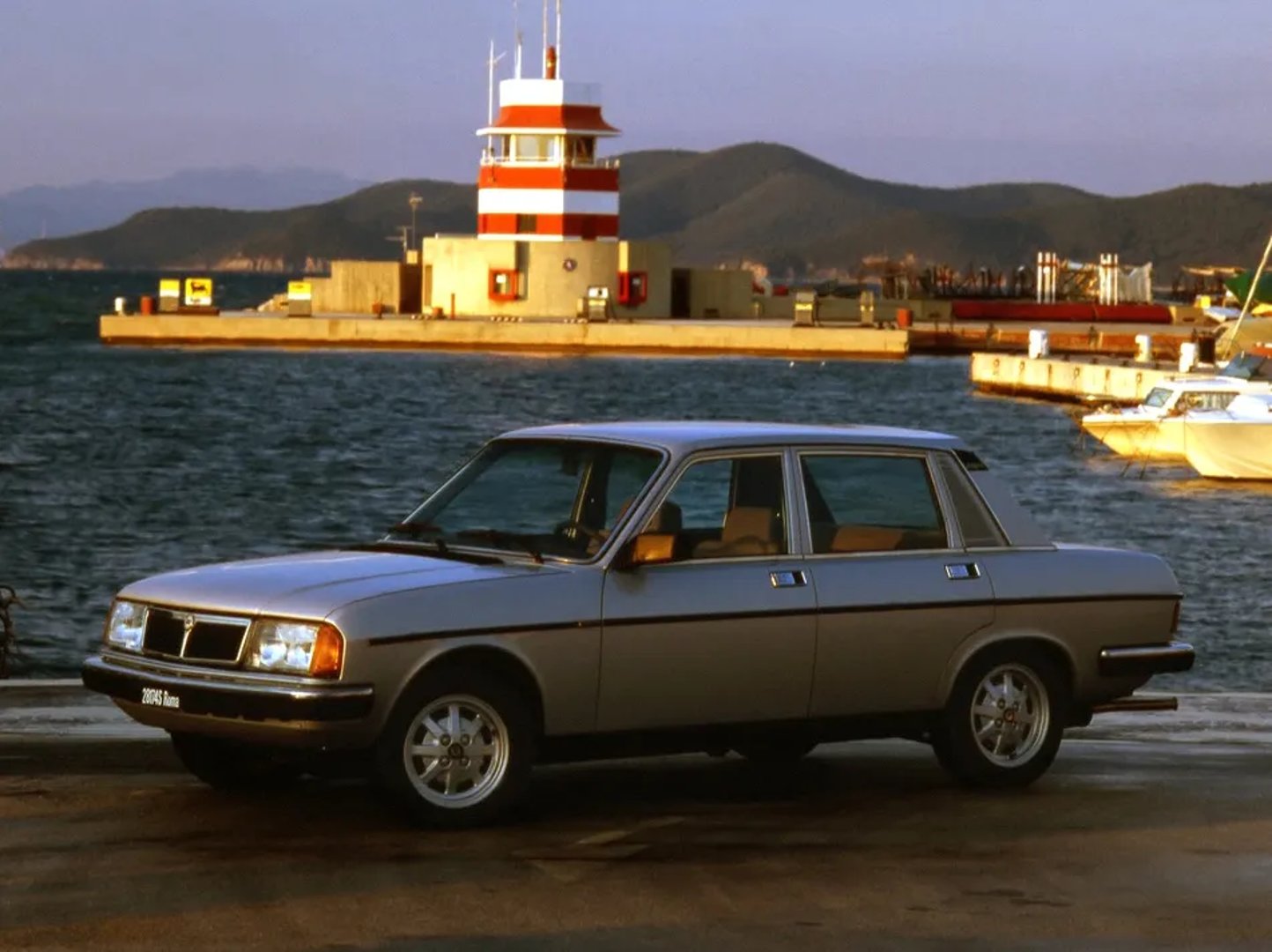 Lancia_Trevi_1_generation__Sedan__5.jpg