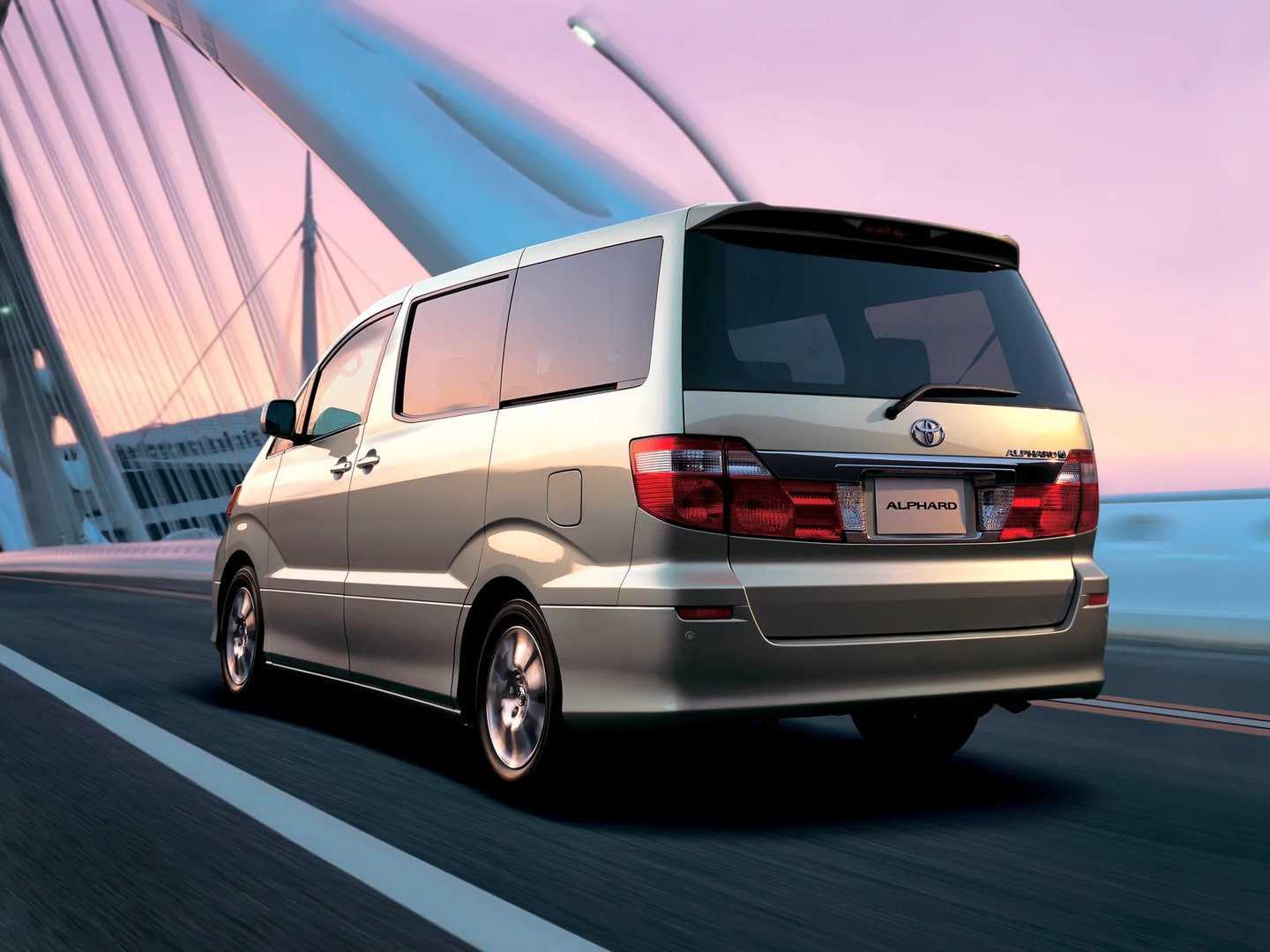 Toyota_Alphard_1_generation__Minivan__5.jpg