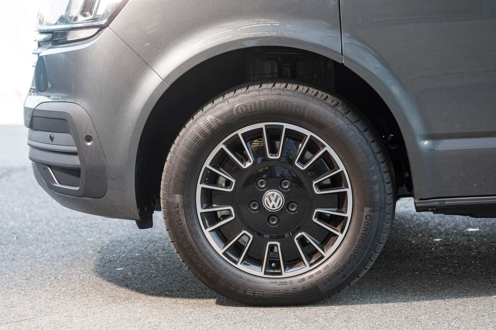Volkswagen_Caravelle_6_generation_restyling__Minivan_Long__5.jpg