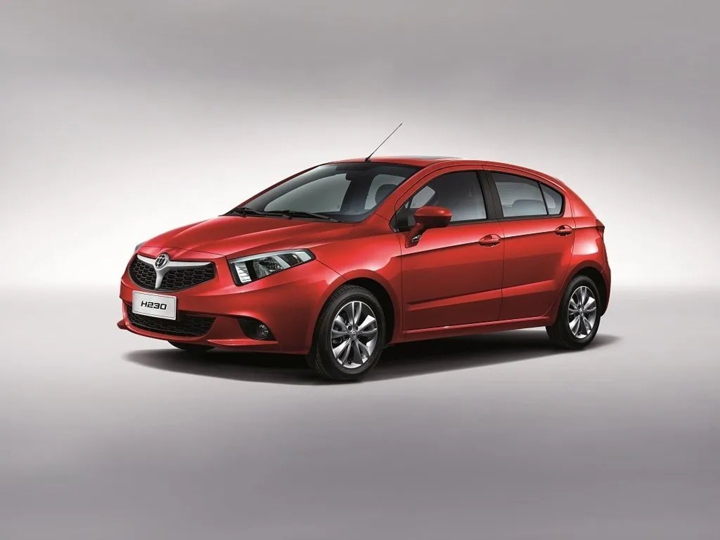 Brilliance_H230_1_generation__Hatchback_5-door__1.jpg