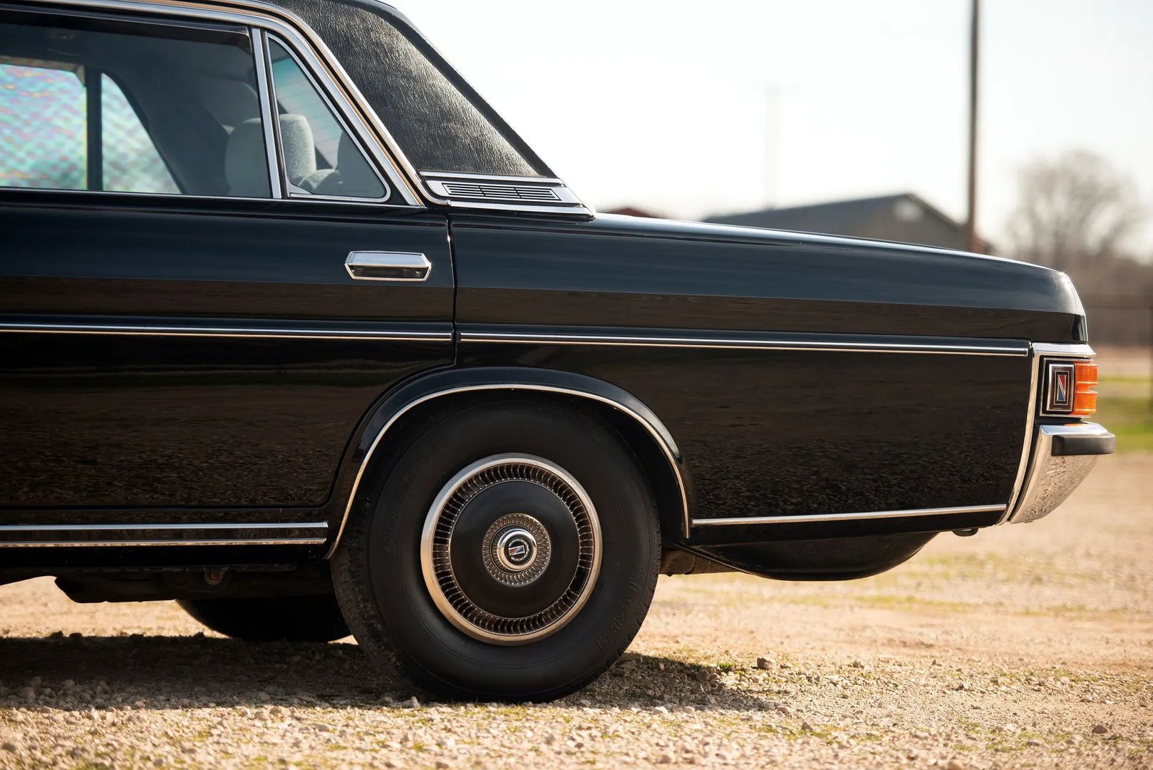Nissan_President_1_generation__Sedan__7.jpg