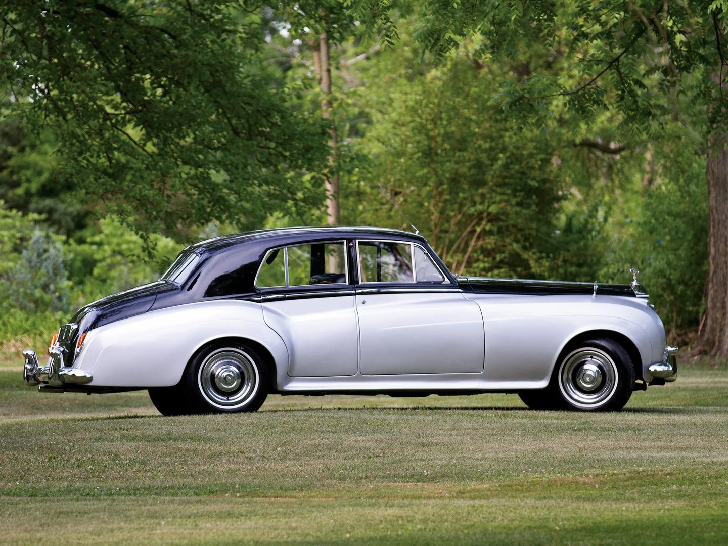 Rolls-Royce_Silver_Cloud_1_generation__Sedan__10.jpg