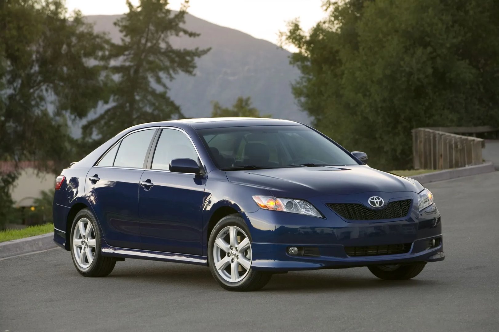 Toyota_Camry_7_generation__Sedan__8.jpg