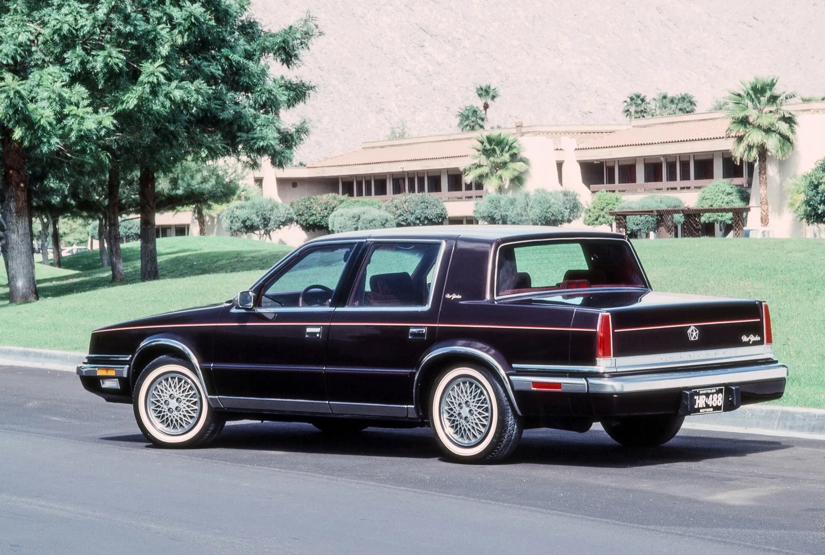 Chrysler_New_Yorker_13_generation__Sedan__4.jpg